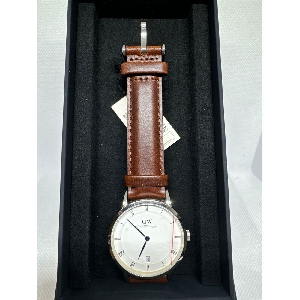Daniel Wellington DW00100095 Unisex Brown Leather Analog Dial Quartz Watch JNA23